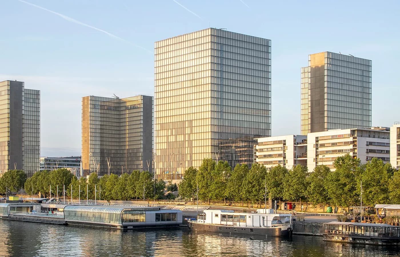 BnF François-Mitterrand vue de la Seine — Paris 13e
