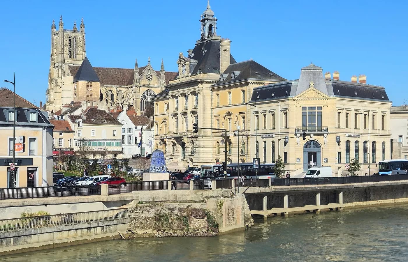 Cathédrale Saint-Étienne, vue des bords de Marne — Meaux