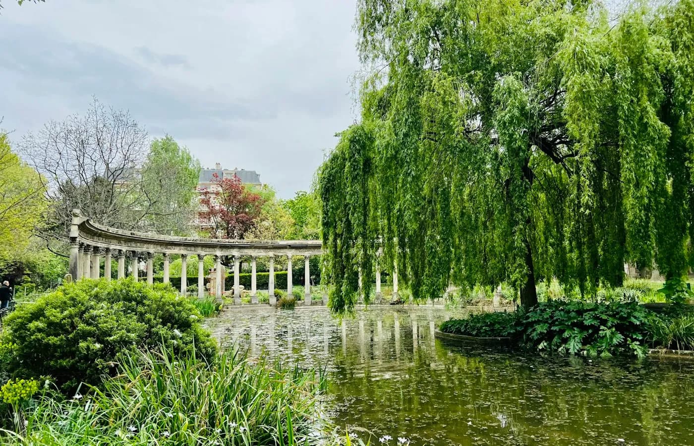 Parc Monceau colonnade — Paris 17e